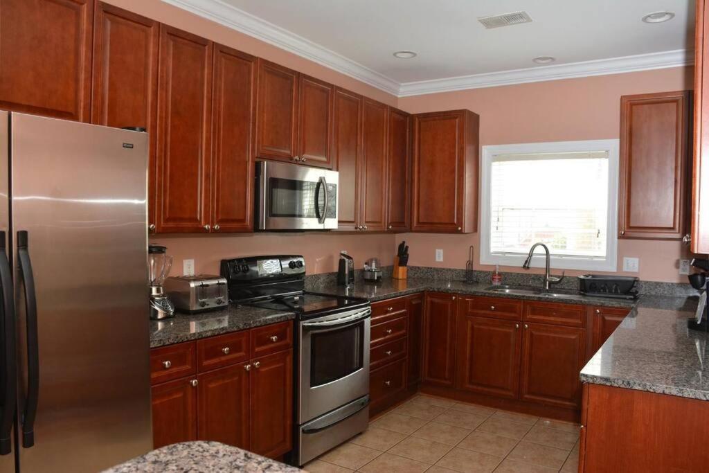 Private Room Balcony And Bathroom In تشارلستون المظهر الخارجي الصورة